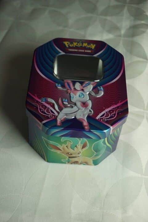 Sylveon tin