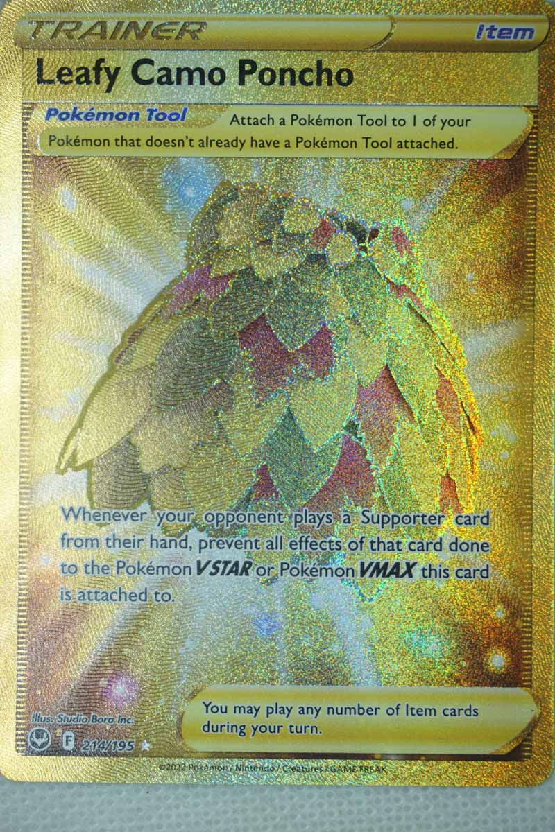 Leafy Camo Poncho 214/195 Secret Rare - Silver Tempest enkeltkort fra Pokmon Leafy Camo Poncho 214/195 Secret Rare - Silver Tempest enkeltkort fra Pokmon