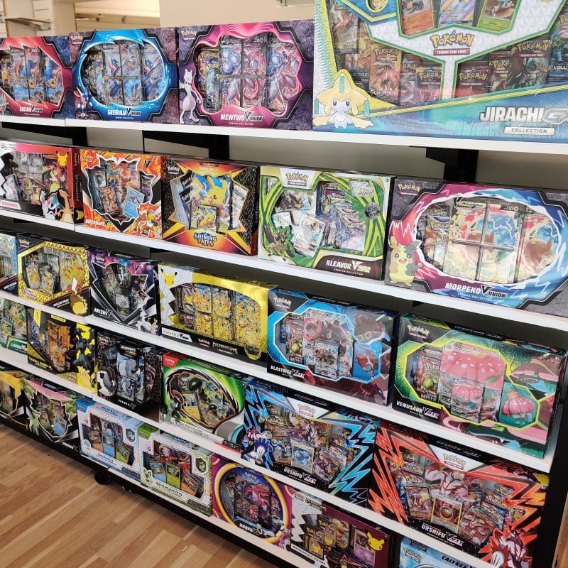 Pokémon-bokse og samlerprodukter i Pocket Monsters butik på Jagtvej