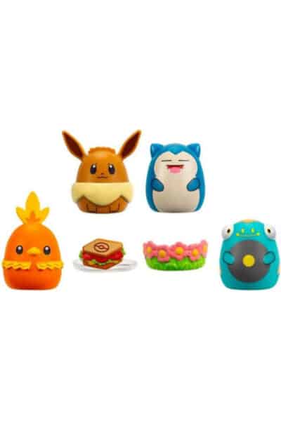 Eevee, Snorlax, Torchic og Bellibolt Mini-Squish figurer med sandwich og blomsterbusk