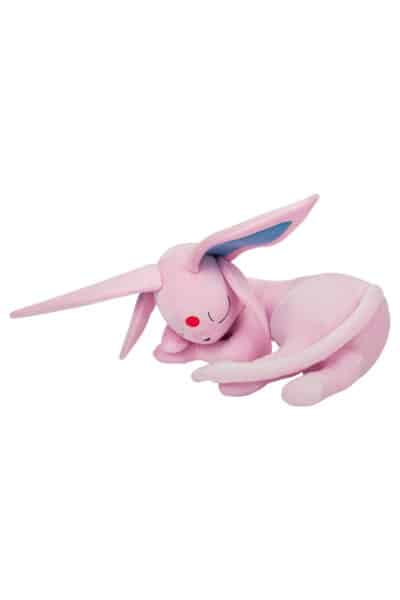Sovende Espeon bamse 45 cm set forfra fra en anden vinkel