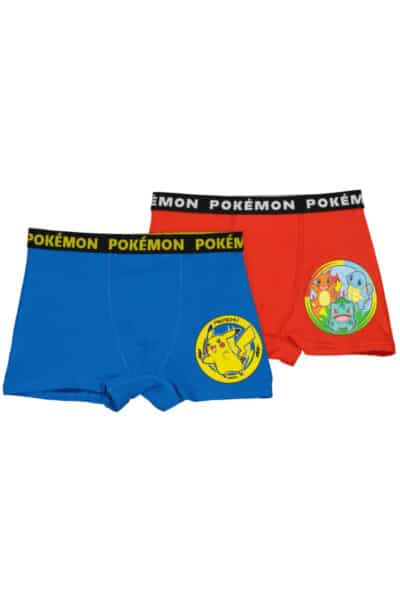 To boxershorts i blå og rød med Pikachu og Kanto-starterne